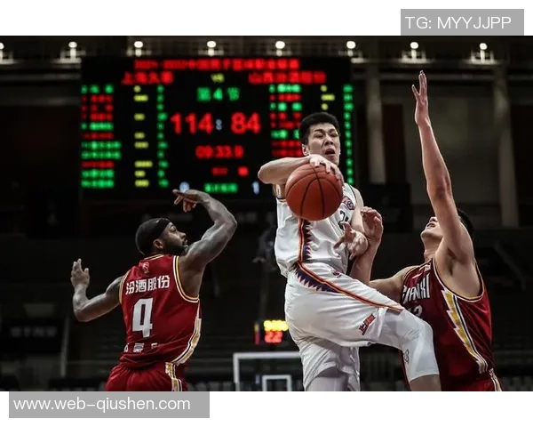 2015年11月15日CBA精彩对决北京队迎战上海队全场回顾与精彩瞬间分析