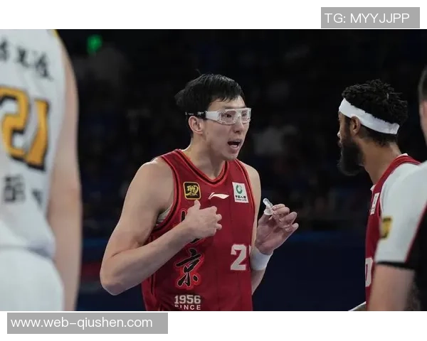 周琦在国际赛场上的表现引发热议，未来发展潜力与挑战并存的篮球之路